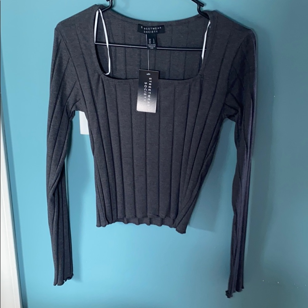 Gray scoop, long sleeve shirt